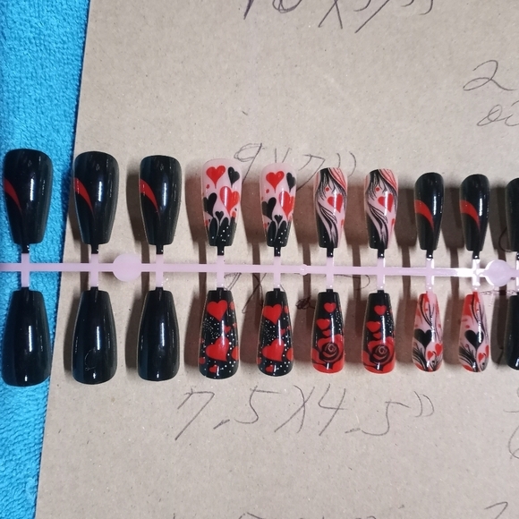 Black and Red Heart Press On Nails - Picture 1 of 5
